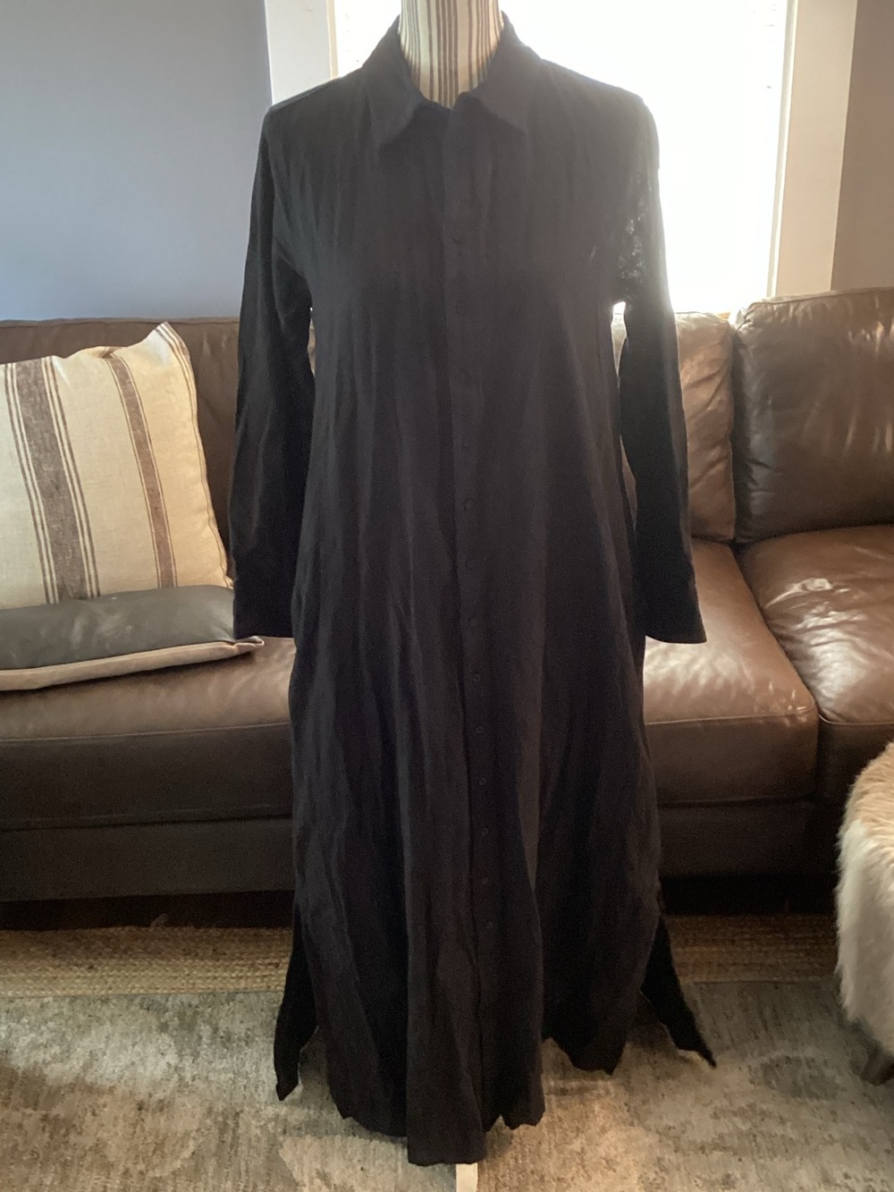 Leallo Long Black Button-Front Maxi Shirt Dress with Collar and Full Sleeves